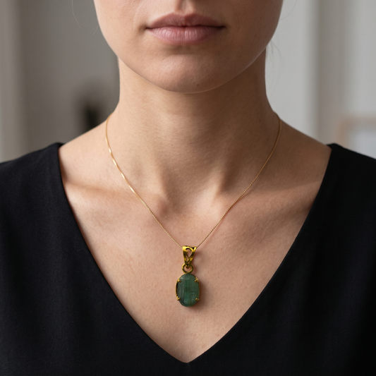 Natural Emerald Pendant - 10 - Carat
