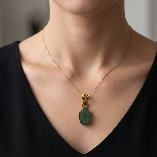 Natural Emerald Pendant - 10 - Carat