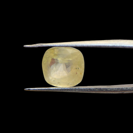 Yellow Sapphire - 4.77 Carat